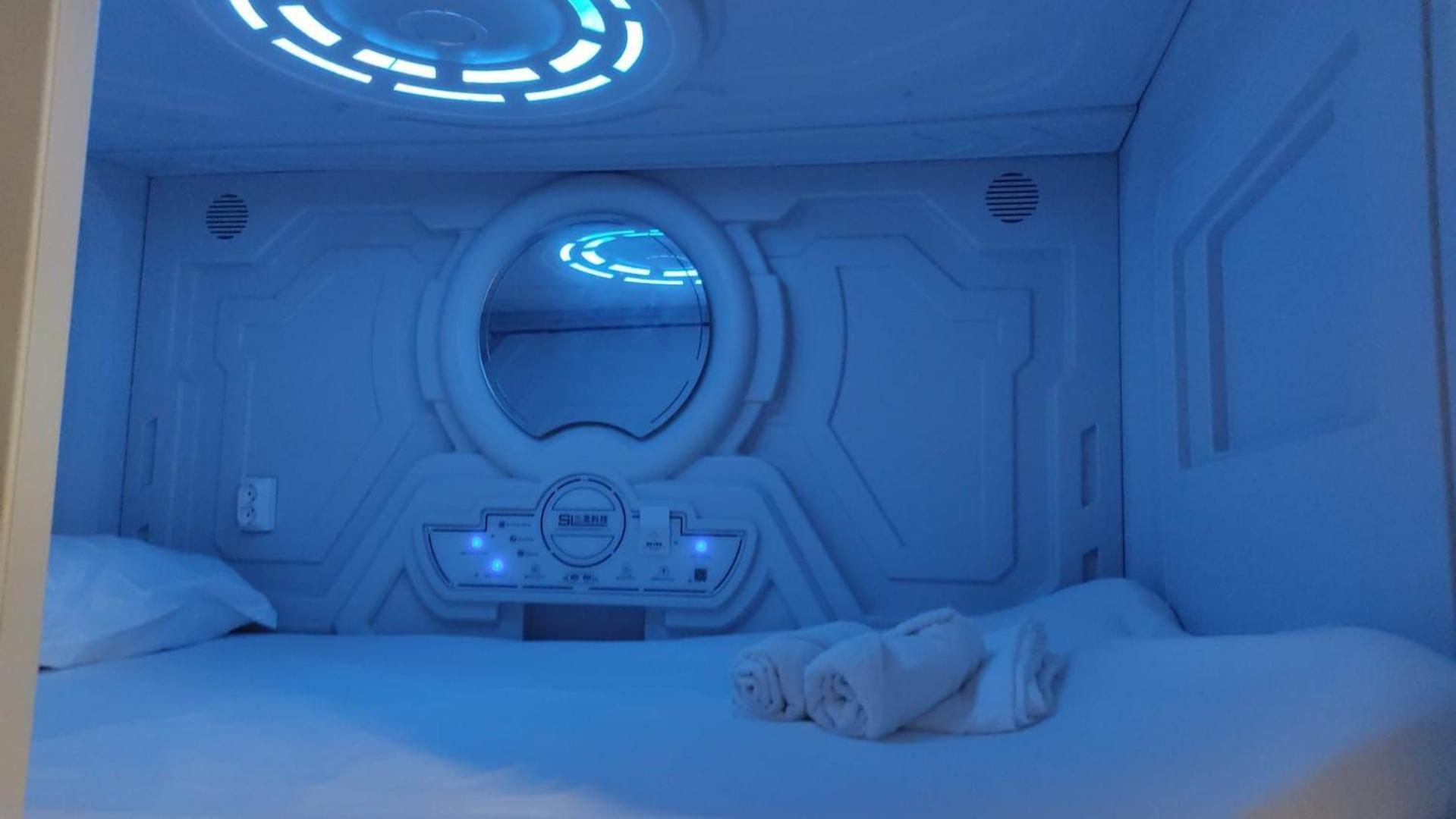 Air Hostel Capsules Airport 加瓦 外观 照片