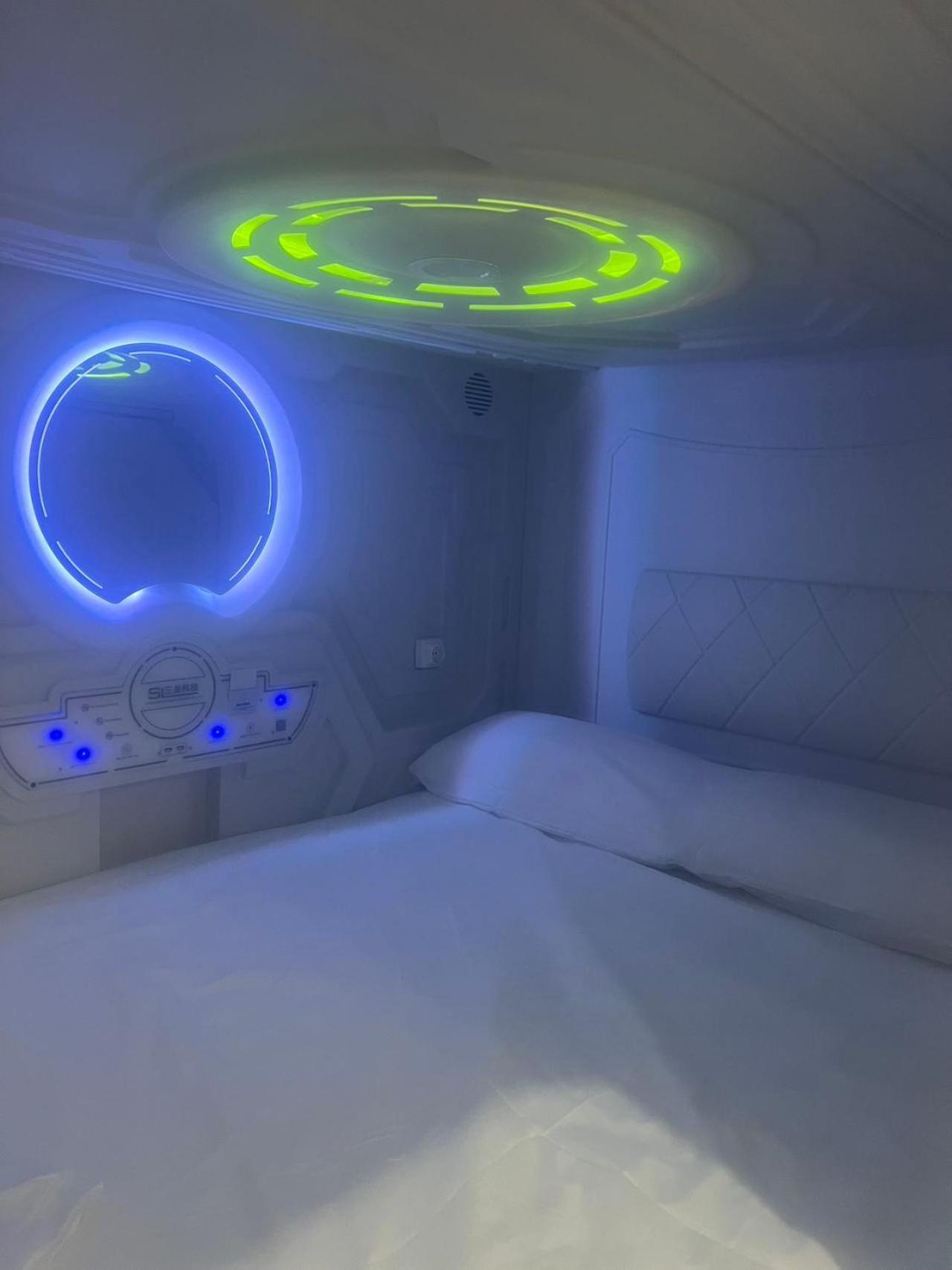 Air Hostel Capsules Airport 加瓦 外观 照片