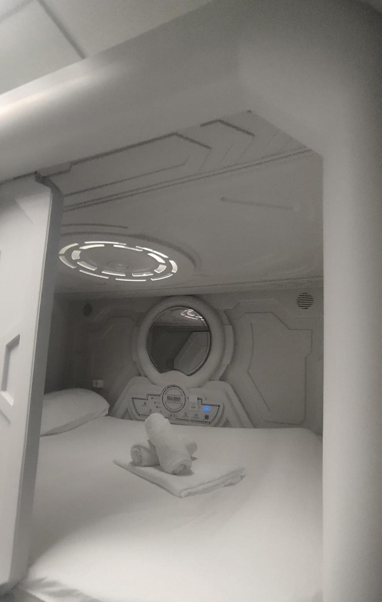Air Hostel Capsules Airport 加瓦 外观 照片